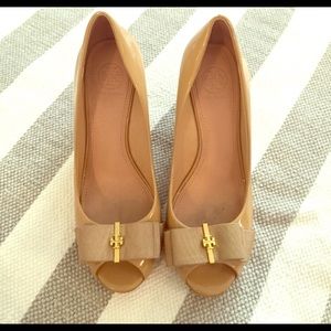 Nude Tory Burch wedges